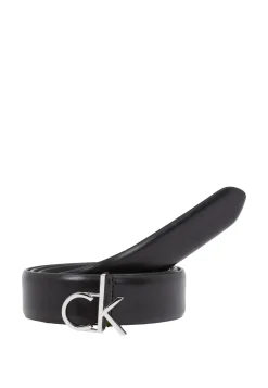 Damen Gürtel aus glattem Leder mit CK-Monogrammschließe