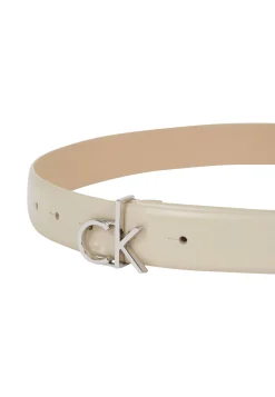 Damen Gürtel aus glattem Leder mit CK-Monogrammschließe
