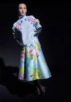 Damen Strickpullover aus Schurwoll-Kaschmir-Mix mit Blumenstickerei