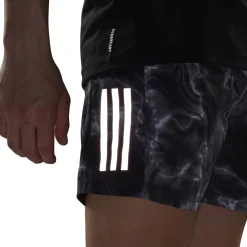 Laufshorts mit Innenhose OWN THE RUN ALLOVER PRINT 7IN SHORT
